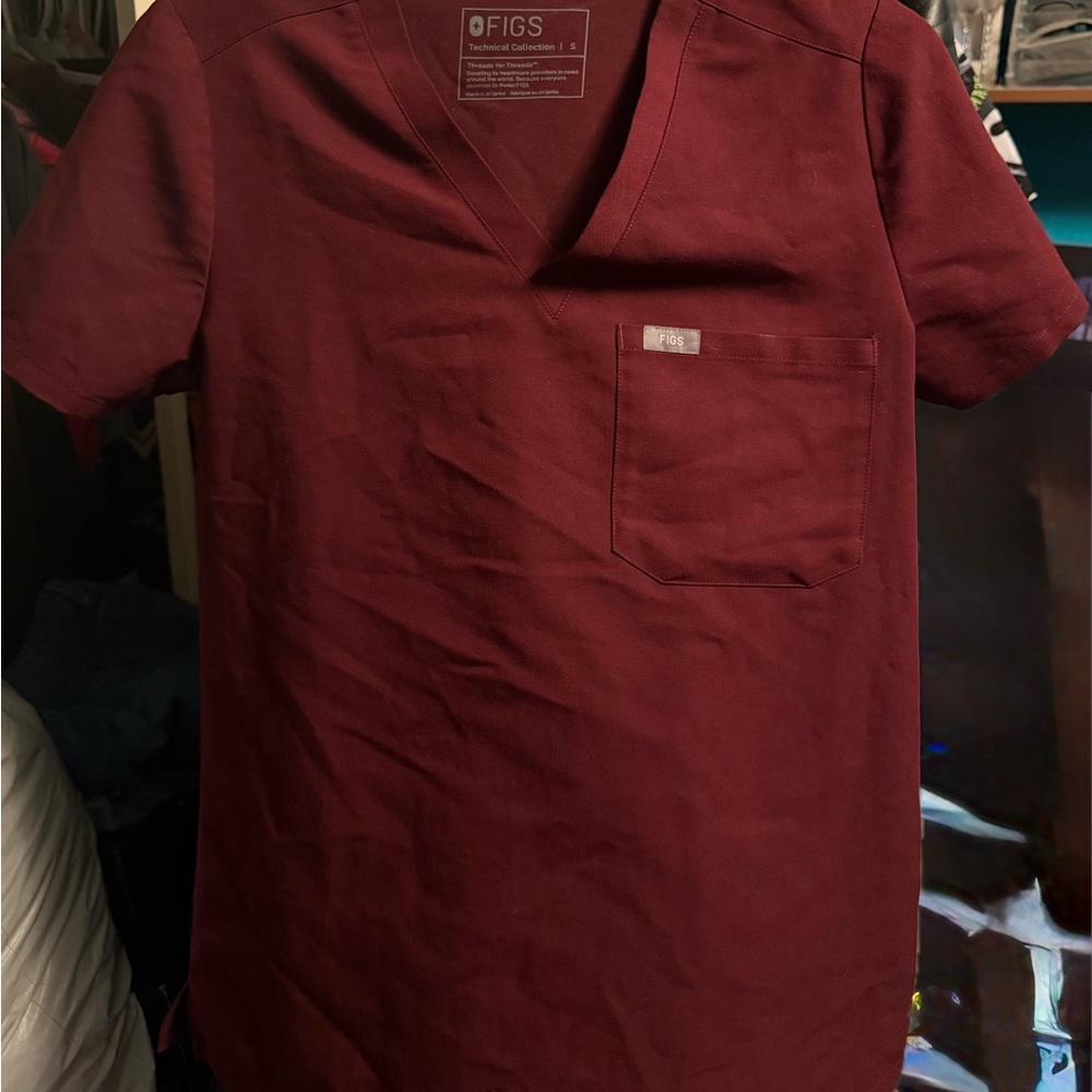 Figs scrub top